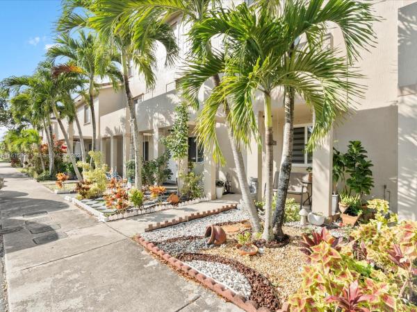 Lake Vue Villas, 14094 NW 17th Ave #14094, Opa-Locka, Florida 33054, image 3