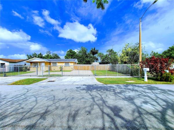Eureka Manor, 18621 SW 122nd Ct, South Miami Heights, Florida 33177, image 1