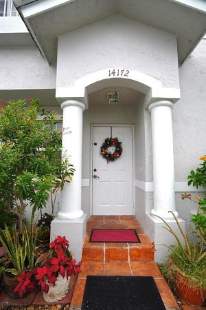 Bonita Villas, 14172 SW 121st Pl #4, Three Lakes, Florida 33186, image 3