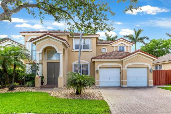 Kendall Breeze, 12273 SW 122nd Ct, Kendall, Florida 33186, image 2