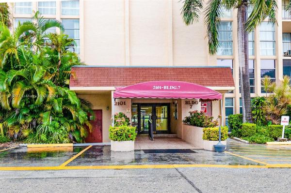 De Soto Park North, 2101 Atlantic Shores Blvd #420, Hallandale Beach, Florida 33009, image 2