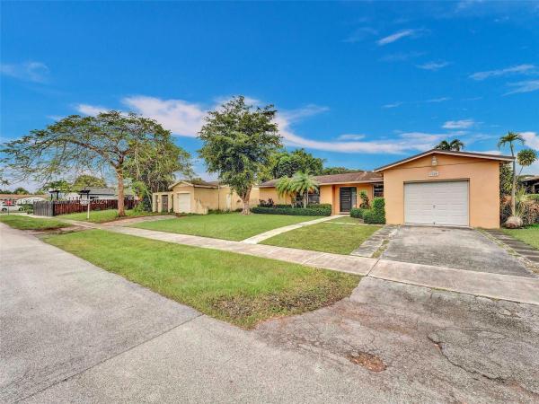 Kendall Sunset Homes, 7620 SW 94th Ave, Sunset, Florida 33173, image 3