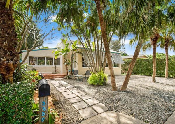 Westerfield Manor, 5850 SW 42nd Ter, Westwood Lakes, Florida 33155, image 1