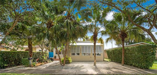 Westerfield Manor, 5850 SW 42nd Ter, Westwood Lakes, Florida 33155, image 2