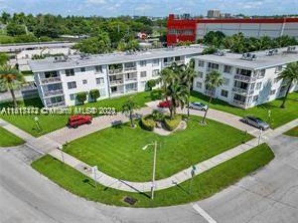 1600 NE 114th St #211, Unincorporated Dade County, Florida 33181, image 2