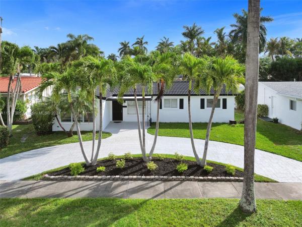 Country Club Homes, 1115 N 13th Ter, Hollywood, Florida 33019, image 3