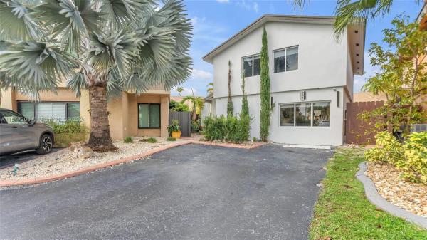 Fontainebleau Park West Villas, 991 NW 106th Ave Cir, Fountainebleau, Florida 33172, image 1