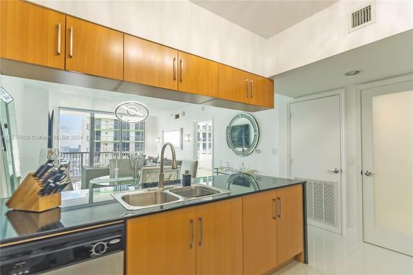 Opera Tower, 1750 N Bayshore Dr #3211, Miami, Florida 33132, image 1