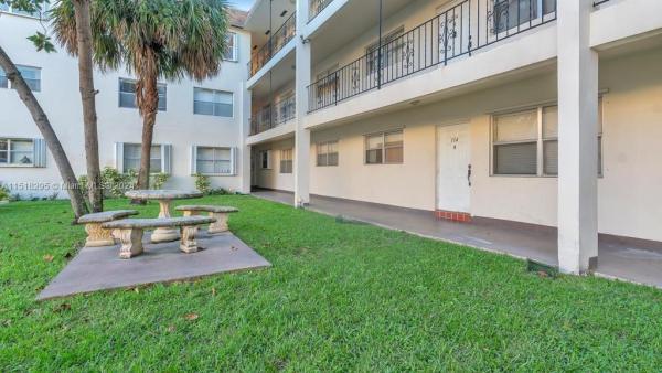 Paradise Gardens 3, 2210 Taylor St #106, Hollywood, Florida 33020, image 3