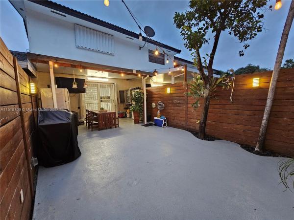 Royal Flagler, 11695 NW 1 Ln #4, Sweetwater, Florida 33172, image 1