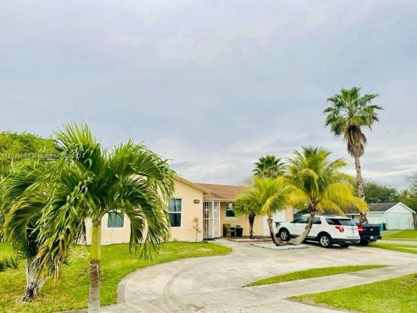 Meadow Wood Manor, 26460 SW 124th Ave, Kendale Lakes, Florida 33032, image 3