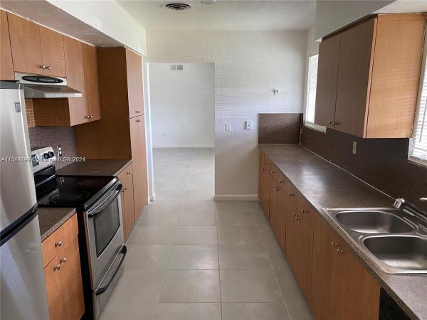 Scott Lake Manor, 1361 NW 174th St, Miami Gardens, Florida 33169, image 3