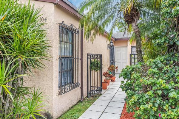 Los Patios Snapper Creek, 11570 SW 2nd St #104, Sweetwater, Florida 33174, image 1