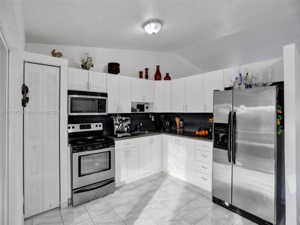 San Sebastian Townhouses, 4312 SW 136th Pl, Kendale Lakes, Florida 33175, image 1