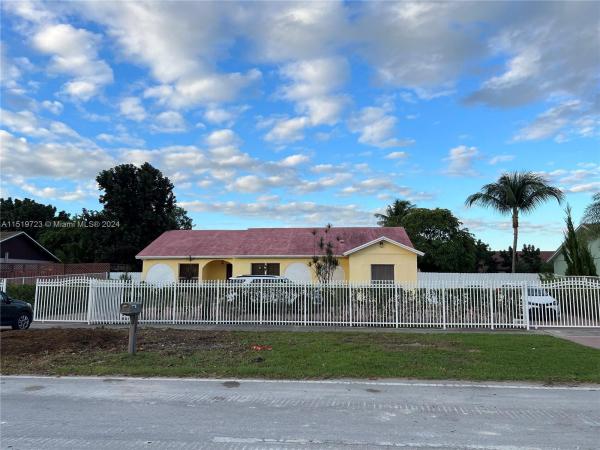 Meadow Wood Manor, 12571 SW 268th St, Kendale Lakes, Florida 33032, image 2