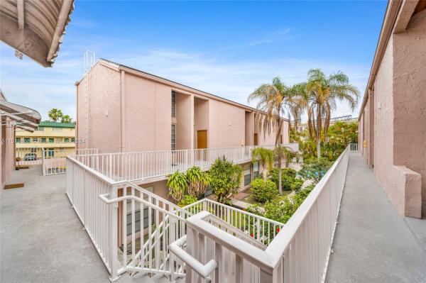 Willowbrook Gardens, 449 Swallow Dr #11, Miami Springs, Florida 33166, image 1