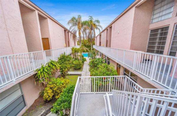 Willowbrook Gardens, 449 Swallow Dr #11, Miami Springs, Florida 33166, image 3