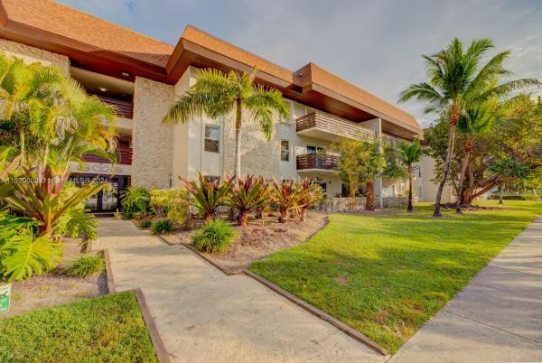 Dadeland Capri, 7487 SW 82nd St #C103, Glenvar Heights, Florida 33143, image 2