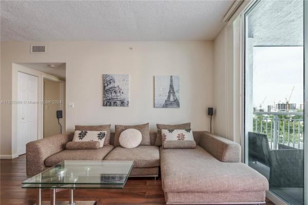 1800 Biscayne Plaza, 275 NE 18th St #702, Miami, Florida 33132, image 2