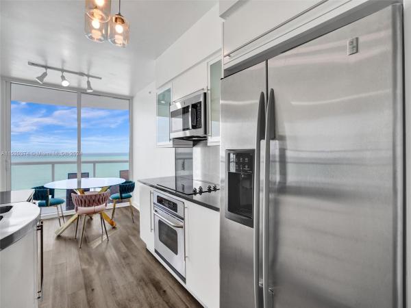 Akoya, 6365 Collins #1102, Miami Beach, Florida 33141, image 2