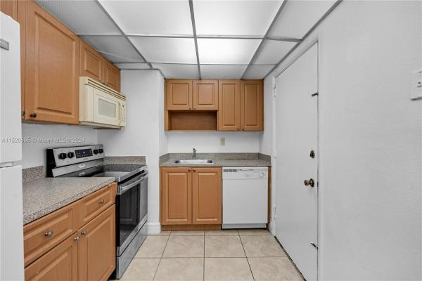 Miller Lake, 5400 SW 77th Ct #3F, Glenvar Heights, Florida 33155, image 3