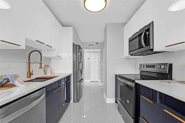 Chantilly, 900 NE 195th St #218, Ives Estates, Florida 33179, image 1