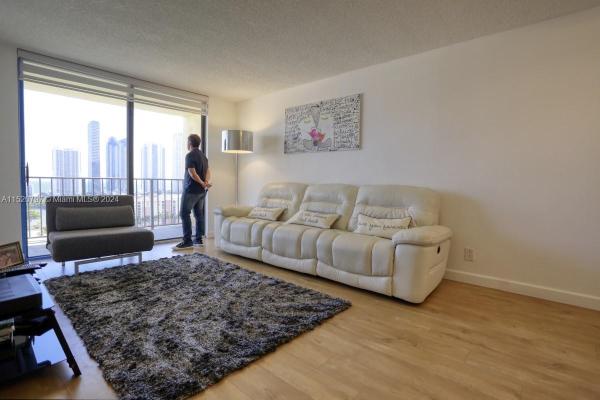 Winston Towers 700, 290 174th St #1914, Sunny Isles Beach, Florida 33160, image 2