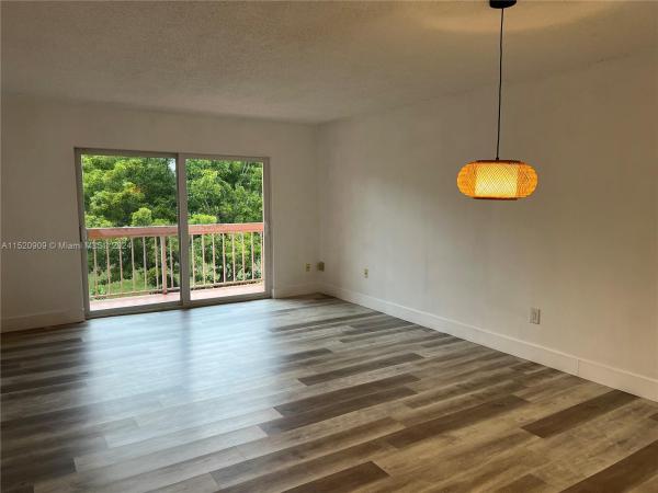 Village Of Kings Creek, 7920 Camino Real #M311, Glenvar Heights, Florida 33143, image 3