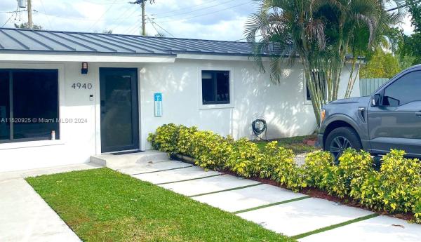 Playland Isles, 4940 SW 44th Ave, Dania Beach, Florida 33314, image 1