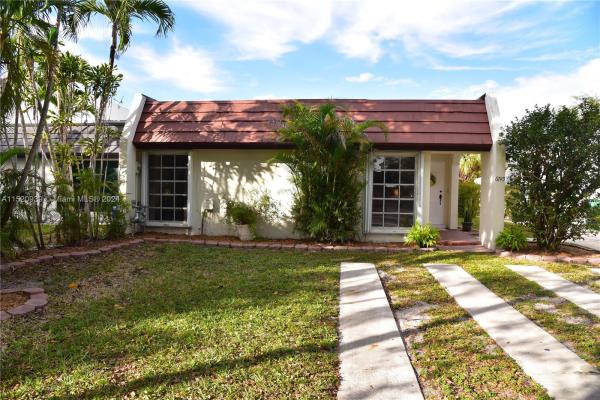 Lake Hilda, 6745 Crooked Palm Ln, Miami Lakes, Florida 33014, image 3