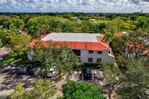 The Provinces Of Pierpointe At Pembroke Lakes, 11918 NW 11th St, Pembroke Pines, Florida 33026, image 3