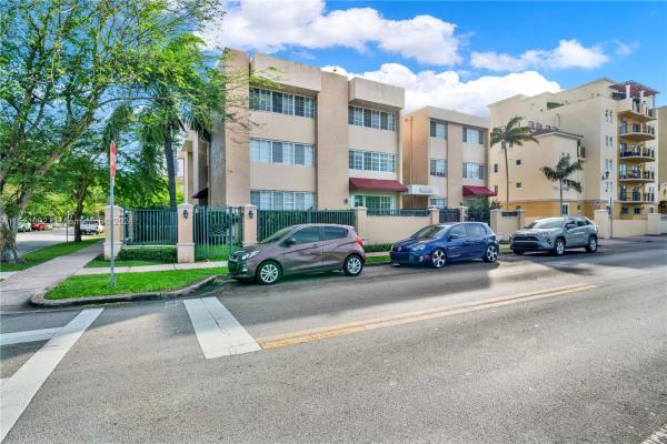 Madeira Village, 300 Madeira Ave #302, Coral Gables, Florida 33134, image 2