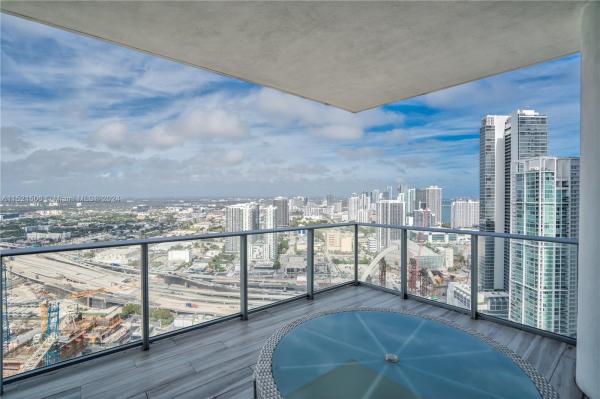 Paramount Miami Worldcenter, 851 ne 1st Ave #3900, Miami, Florida 33132, image 1