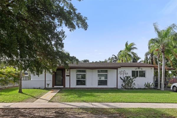 Palmetto Country Club Estates, 9610 SW 164th St, Palmetto Estates, Florida 33157, image 1