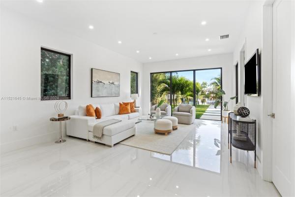 Royal Oaks, 8600 NW 168th Ter, Miami Lakes, Florida 33016, image 3