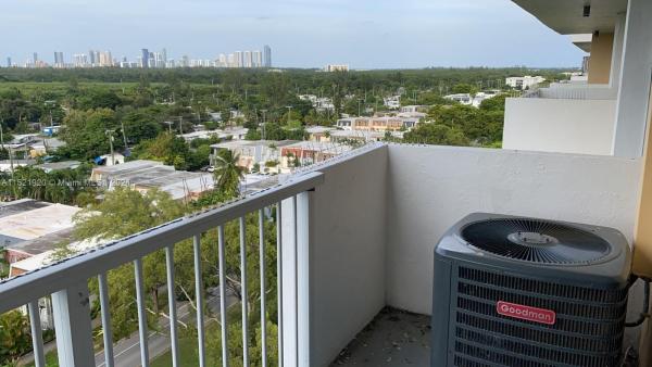 Keystone Towers, 2000 NE 135th St #910, North Miami, Florida 33181, image 1