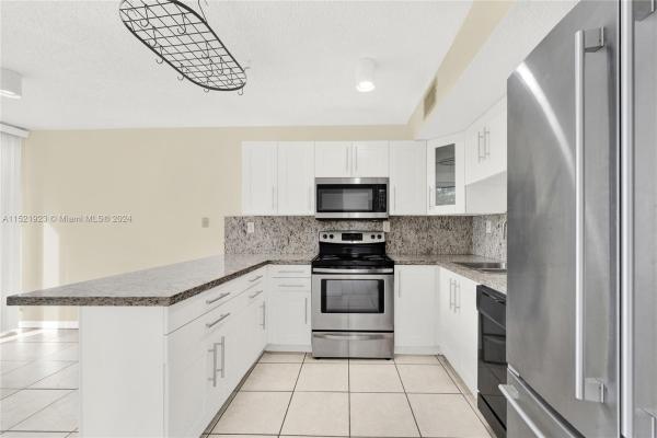 Greenway Lakes, 2150 SW 122nd Ct, Tamiami, Florida 33175, image 1