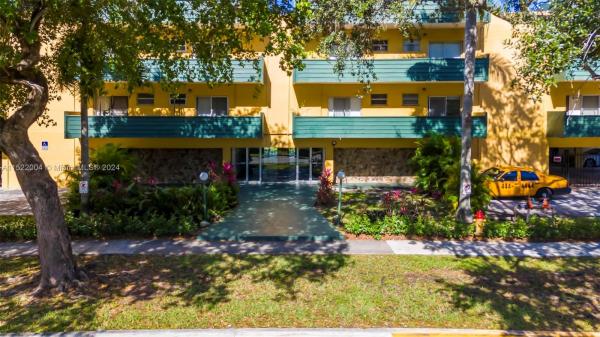 Moonraker, 1975 NE 135th St #3L, North Miami, Florida 33181, image 1