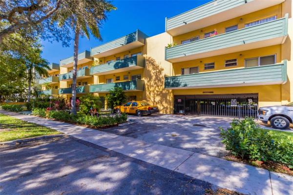 Moonraker, 1975 NE 135th St #3L, North Miami, Florida 33181, image 3