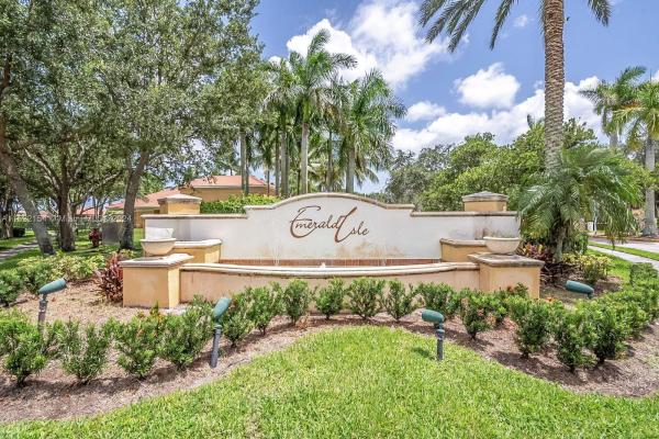 Emerald Isle At Laguna Lakes, 4151 San Marino Blvd #202, West Palm Beach, Florida 33409, image 2