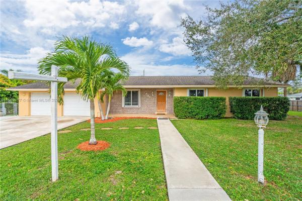 Pine Manor, 495 NW 18th St, Homestead, Florida 33030, image 1