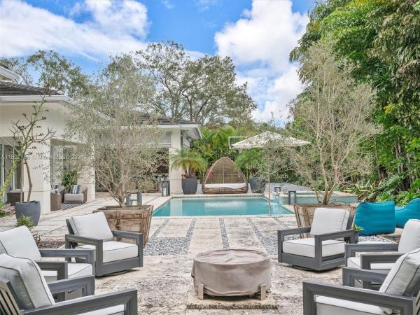 North Pinecrest, 6900 SW 90th St, Pinecrest, Florida 33156, image 1