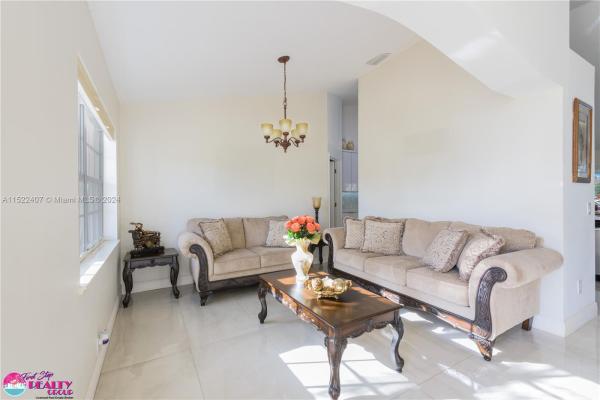 Hidden Oaks, 2577 SW National Cir, Port St. Lucie, Florida 34953, image 3