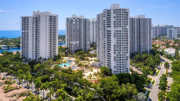 North Tower At The Point, 21205 NE 37th Ave #2810, Aventura, Florida 33180, image 3