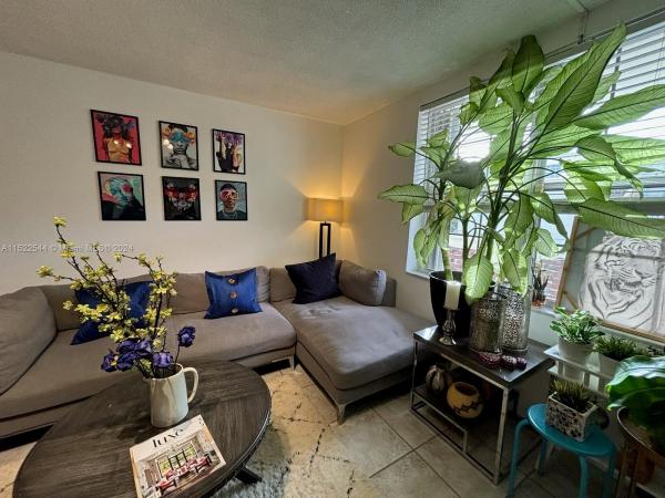 North Bay White House, 1780 79th St Cswy #C209, North Bay Village, Florida 33141, image 1