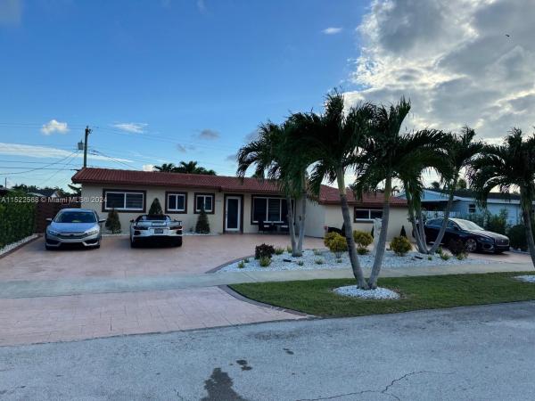 Heftler Homes, 10460 SW 43rd St, Westwood Lakes, Florida 33165, image 1