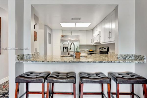 Chateau De Ville, 401 SE 10th St #B204, Dania Beach, Florida 33004, image 1