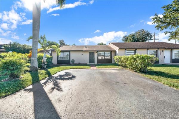 San Sebastian Townhouses, 13562 SW 47th Ln, Kendale Lakes, Florida 33175, image 1