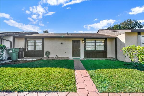 San Sebastian Townhouses, 13562 SW 47th Ln, Kendale Lakes, Florida 33175, image 3