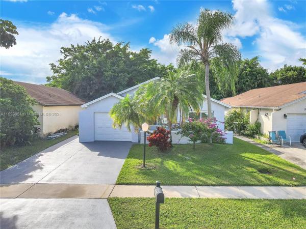 Pine Springs, 9156 Pine Springs Dr, Boca Raton, Florida 33428, image 1